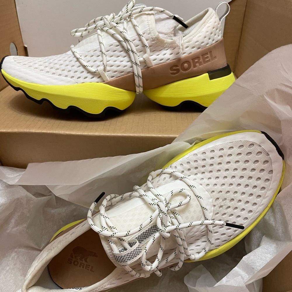 Brand new. Never worn size 8